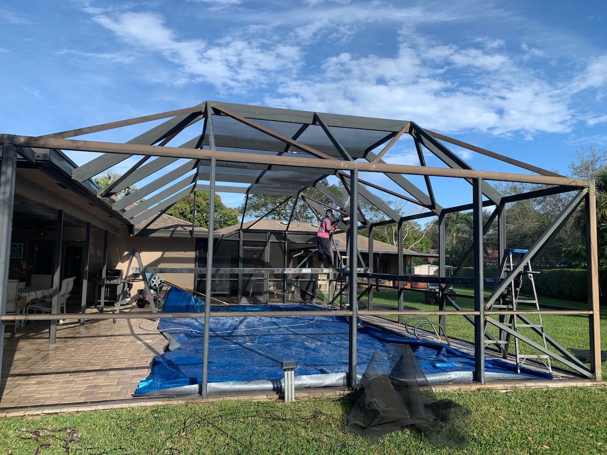 Restoring a Pool Screen Enclosure in Venice Screen Enclosure Painting