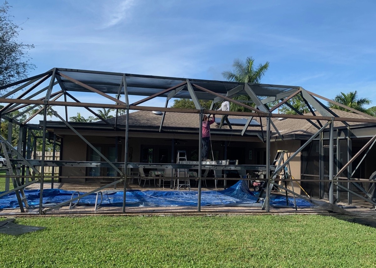 Restoring a Pool Screen Enclosure in Venice Screen Enclosure Painting